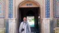 Salah satu tamu Akbar, turis Italia bernama Massimo Piras. Pernah Akbar diserang oleh warga lokal karena membawa turis asing. Mereka marah karena Akbar membawa orang non muslim jalan-jalan di area masjid. (dok. Hafizullah Kohistani)