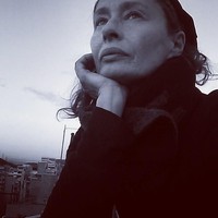 Lain dulu, lain sekarang. Kehidupan Nastasia berubah 180 derajat. Tidak ada lagi hari-hari yang penuh dengan keglamoran karena perempuan yang saat ini berusia 57 tahun itu hidup menggelandang di jalanan Barcelona, Spanyol. Foto: Instagram