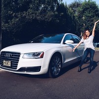 Setelah berhasil sampai di Amerika, Dulce dan keluarganya tinggal di trailer. Saat itu kepercayaan dirinya sungguh rendah, meskipun ibunya selalu menyebutnya sebagai anak perempuan yang cantik. Semua bajuku merupakan hasil sumbangan. Kulitku cokelat dan rambutku bergelombang, kenangnya lagi. Dan saat usianya 14 tahun, dia pernah mencoba bunuh diri karena merasa tidak berharga. (Foto: Instagram @dulcecandy)