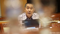 Dari 11 calon hakim MK lainnya salah satunya adalah Bahrul Ilmi Yakup.