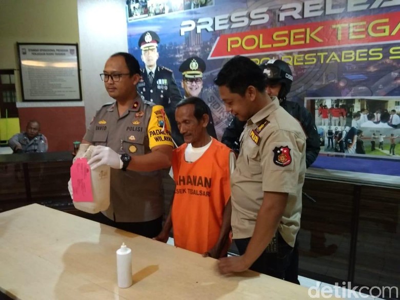 Gara-gara Kucing, Pria Ini Siram Tetangga dengan Air Keras Gara-gara Kucing, Pria Ini Siram Tetangga dengan Air Keras