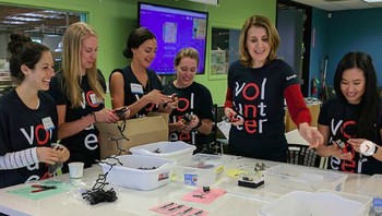 Kala para karyawan wanita berkumpul. (Foto: Instagram/lifeatgoogle)