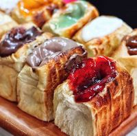 Buat Ngemil Sore Ada Roti Bakar Jadul dengan Aneka Isi di Sini