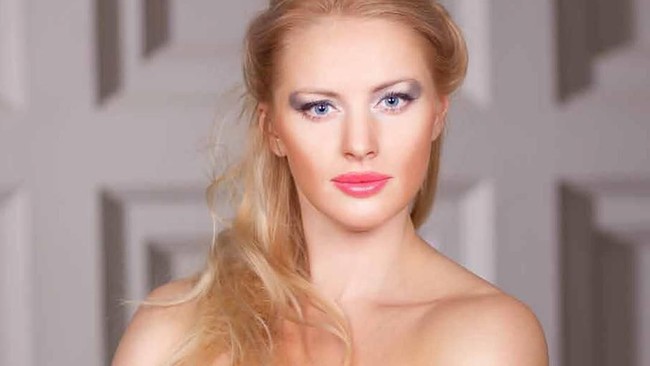 Svetlana Kulakova telah merebut medali emas di kejuaraan Kickboxing dunia pada 2011. Baru-baru ini, ia mengejutkan para penggemarnya setelah mengunggah foto topless dirinya di Instagram. Foto: Instagram @svetlana1kulakova