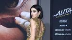 Sexy In Gold! Kecupan Mesra Dua Lipa