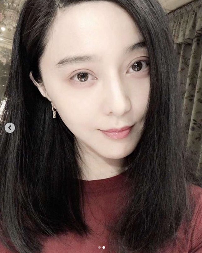 Kini tampaknya Fan Bingbing sudah bebas beraktivitas seperti biasa. Sebelumnya aktris 38 tahun tersebut sempat menghilang yang dikabarkan karena menunggak pajak sebesar $70 juta atau Rp 874 miliaran. Dilaporkan jika Bingbing mengambil keuntungan dari kontrak yin yang (hanya membayar pajak dengan biaya paling rendah saat ada dua proyek). Karena itu, ia dikenakan denda senilai hampir Rp 1 triliun. Foto: Dok. Instagram/bingbing_fan