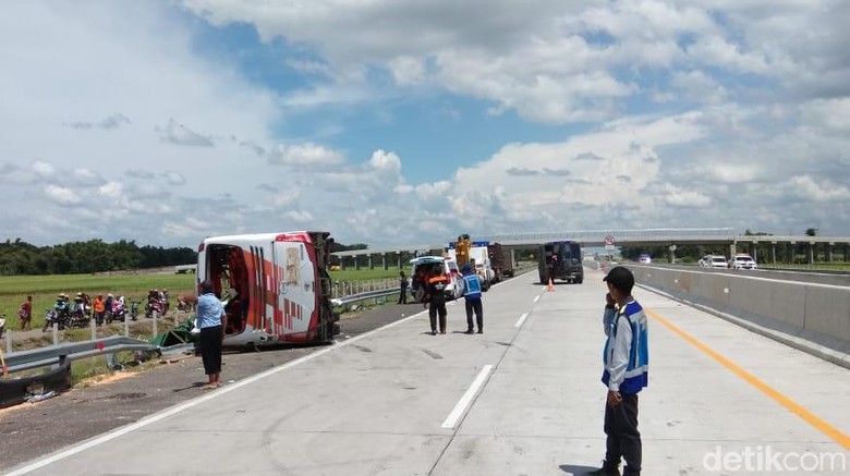 Ini Identitas Korban Kecelakaan Bus Tabrak Truk di Tol Nganjuk Ini Identitas Korban Kecelakaan Bus Tabrak Truk di Tol Nganjuk