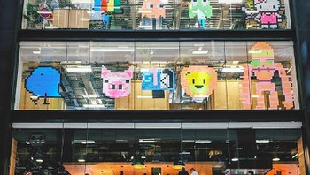 Kantor pusat Google terletak di Mountain View, California, Amerika Serikat dan banyak kantor lain di seluruh dunia. Terdapat segudang fasilitas yang disediakan Google untuk memanjakan karyawannya.  (Foto: Instagram/lifeatgoogle)