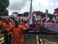Curhat Pak Pos: Gaji Ditunda, Gaji Bos Lebih dari Rp 50 Juta