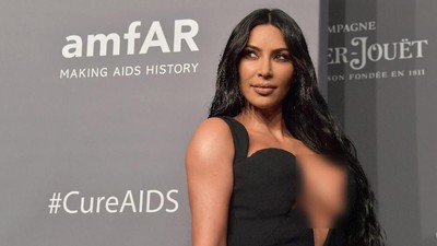 Hadiri amfAR, Kim Kardashian Nyaris Tunjukan Bagian Sensitifnya