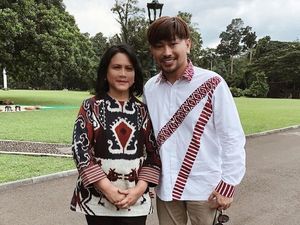 Foto: Gaya Iriana Jokowi Pakai Tenun yang Dipuji Dian Sastrowardoyo