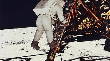 Astronot Aldrin Jr turun dari Lunar Module di tahun 1969. Foto: NASA