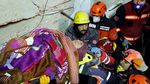 Dramatis, Proses Evakuasi Korban Gedung Roboh di Turki