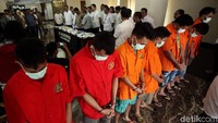 Subdit I Indag Ditreskrimsus Polda Metro Jaya menggerebek tujuh toko obat dan kosmetik di wilayah Jakarta dan Bekasi. Toko-toko tersebut menjual obat-obatan terlarang yang masuk daftar golongan G.