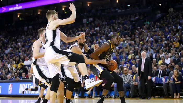 Golden State Warriors menang 141-102 atas San Antonio Spurs dalam lanjutan NBA (Foto: Cary Edmondson-USA TODAY Sports) Golden State Warriors menang 141-102 atas San Antonio Spurs dalam lanjutan NBA (Foto: Cary Edmondson-USA TODAY Sports)