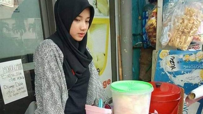 Dari Cantik hingga Hafal Alquran, Ini Penjual Makanan Viral di Indonesia