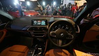 Mobil dijual dengan harga Rp 1.459.000.000 (off the road).