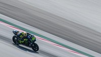 Usai meluncurkan motor barunya di Jakarta, Valentino Rossi juga turun pada tes pramusim ini (Mohd RASFAN / AFP)