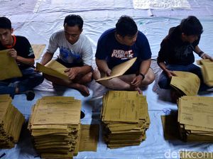 Puluhan Ribu Sampul Formulir untuk Pemilu Disusun di Bandung