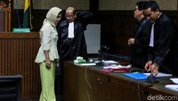 Karen sebelumnya didakwa jaksa merugikan keuangan negara Rp 568 miliar atas investasi participating interest Blok Basker Manta Gummy (BMG) di Australia.