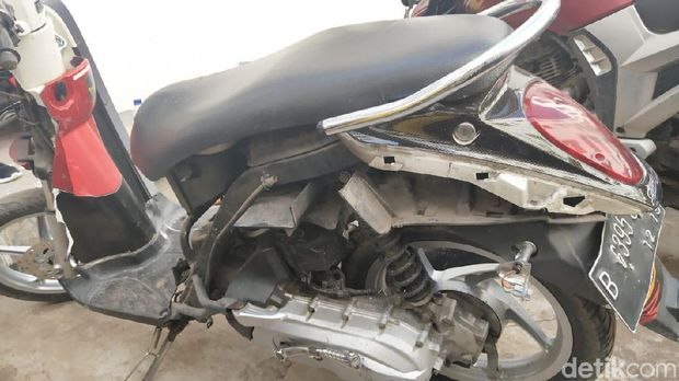 Motor Scoopy dirusak pengendaranya sendiri Adi Saputra