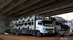 Duh, Kolong Tol Becakayu Jadi Parkir Liar