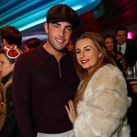 Tak disangka, ia diminta untuk menjadi kontestan di acara Love Island. Wanita 21 tahun itu pun menjadi pemenangnya bersama kekasihnya  Jack Fincham yang bertemu di acara reality TV yang sama. Foto: dok. Instagram (@danidyerxx)