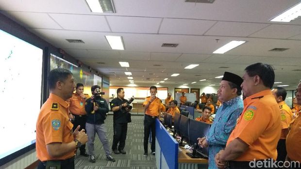 Fahri Hamzah Kunjungi Basarnas