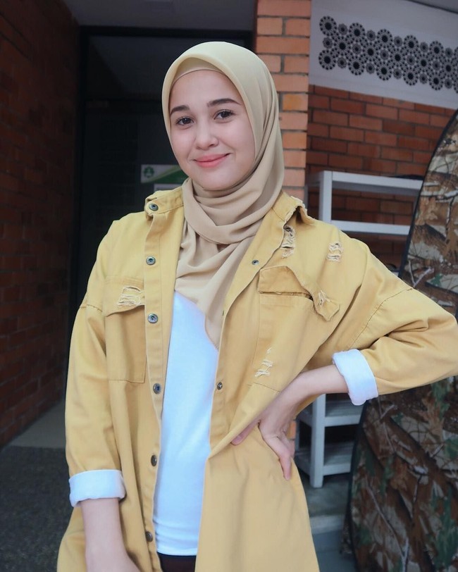 Aktris kelahiran 1992 ini mengaku tak khilaf dan apa yang ia lakukan bukanlah contoh yang baik. Ia pun berpesan kepada umat muslima agar tidak mengikuti jejaknya. Foto: Instagram/emma_maembongofficial