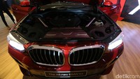 All New BMW X4 xDrive30i M Sport menggendong mesin 2.0 liter, empat silinder, transmisi Steptronic delapan percepatan dan sistem All Wheel drive BMW xDrive.