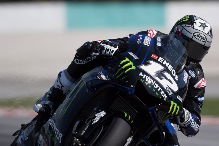 Maverick Vinales puas setelah melakoni hari pertama tes MotoGP Sepang. Foto: Mirco Lazzari gp/Getty Images Maverick Vinales puas setelah melakoni hari pertama tes MotoGP Sepang. Foto: Mirco Lazzari gp/Getty Images
