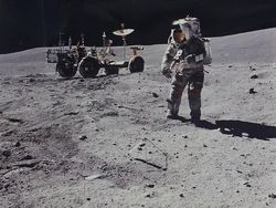 Foto Warna Pendaratan Dramatis Manusia di Bulan Akan Dilelang