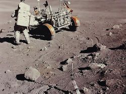 Foto Warna Pendaratan Dramatis Manusia di Bulan Akan Dilelang