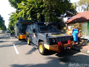 Sidang Perdana Ahmad Dhani di Surabaya, 400 Personel Berjaga