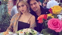 Merayakan Tahun Baru bersama, Jessica Iskandar dan Richard Kyle tengah liburan sambil makan berdua. So sweet!