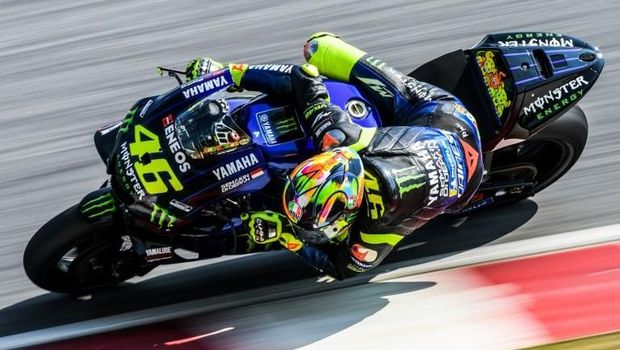 Yamaha Factory Racing's Italian rider Valentino Rossi takes a corner during the second day of the 2019 MotoGP pre-season testing at the Sepang International Circuit in Sepang on February 7, 2019. (Photo by Mohd RASFAN / AFP)