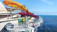Seluncuran ini dipasang di atas kapal Navigator of The Sea. Bisa dibayangkan betapa serunya meluncur di atas seluncuran ini. (dok. Royal Carribean)