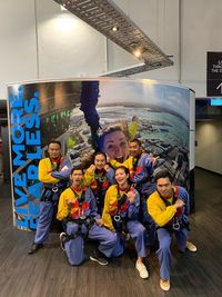 Aline dan teman-teman wisata adrenalin Skyjump di Auckland (Aline Adita/Istimewa)