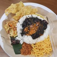 Cumi Berlumuran Tinta Hitam Bakal Bikin Makan Siang Makin Mantap