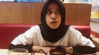  Hobi menyantap makanan Jepang, Indy tunjukkan menu-menu sushi yang mampu dia habiskan sendirian. Foto: Instagram @indyratnap