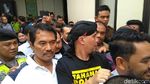 Berkaos Tahanan Politik Ahmad Dhani Jalani Sidang di Surabaya
