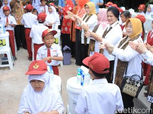 Cara Iriana Jokowi Biasakan Anak Mencuci Tangan