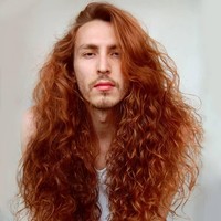 Rambut merah bergelombang Cristiano Ronaldo membuat siapapun yang melihatnya terkesima. Pria asal Brasil ini dikagumi di Instagram karena rambut bak Putri Merida di film Brave. Foto: Instagram