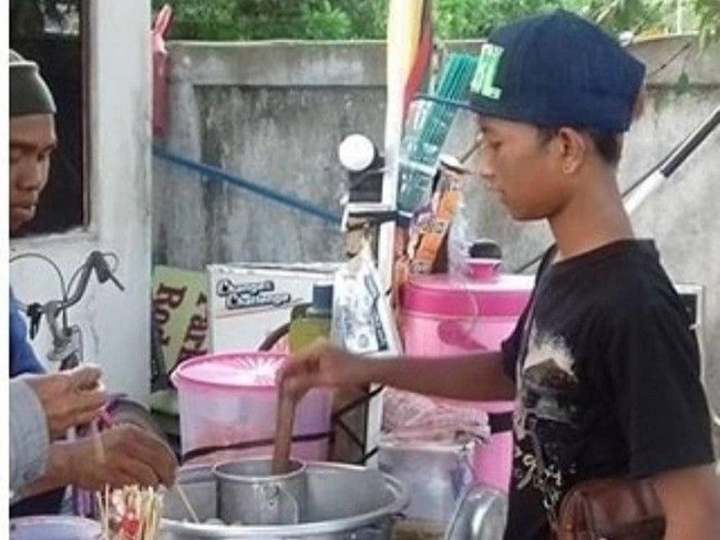 Dari Cantik hingga Hafal Alquran, Ini Penjual Makanan Viral di Indonesia Dari Cantik hingga Hafal Alquran, Ini Penjual Makanan Viral di Indonesia