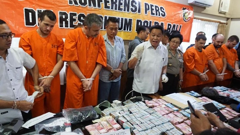 5 WN Bulgaria Pembobol Rekening Turis di Bali Ditangkap, 1 DPO 5 WN Bulgaria Pembobol Rekening Turis di Bali Ditangkap, 1 DPO