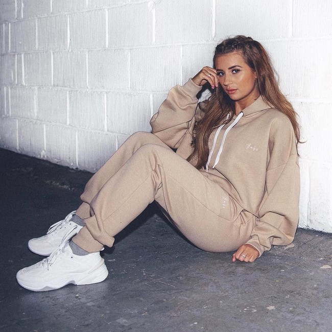 Pada dasarnya, Dani adalah seorang aktris. Namun saat itu ia memang belum dapat banyak tawaran di drama TV ataupun film. Ia pun menjadi pelayan untuk menyambung kehidupannya. Foto: dok. Instagram (@danidyerxx)