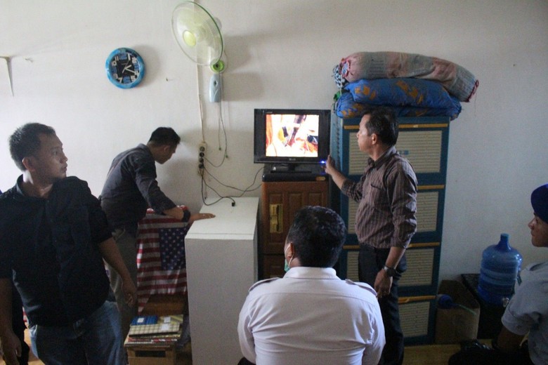 Razia Lapas Banjar, Aparat Temukan Duit Rp 27 Juta dan TV Razia Lapas Banjar, Aparat Temukan Duit Rp 27 Juta dan TV
