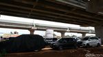 Duh, Kolong Tol Becakayu Jadi Parkir Liar