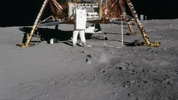 Astronot Edwin Buzz Aldrin difoto oleh Neil Armstrong dalam misi Apollo 11 yang pertama kali mencapai Bulan. Foto: NASA