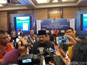 Jelang Akhir Jabatan, Pakdhe Karwo Berlabuh ke Jokowi?